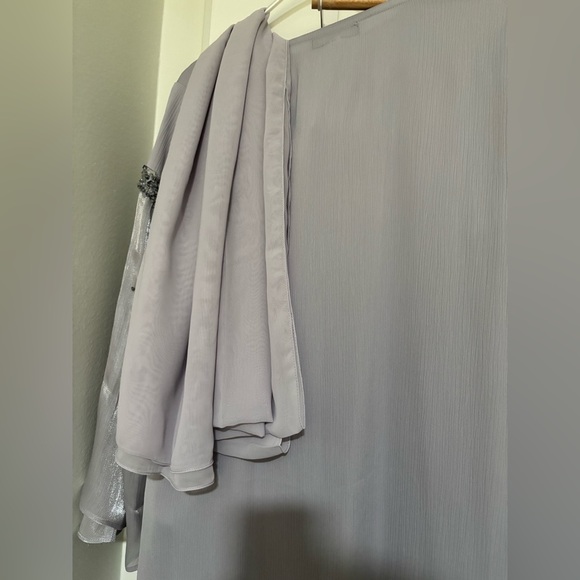 Custom made lavender sheer detailing beaded designer abaya - Picture 10 of 10